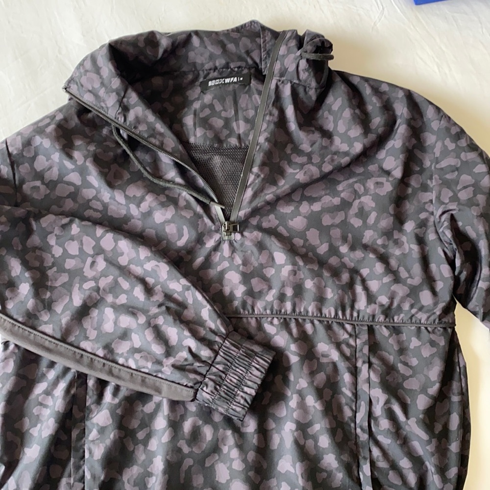 WHITE FOX BOUTIQUE / SARAHS DAY grey leopard windbreaker - medium